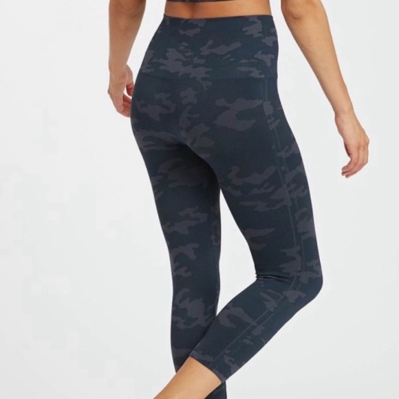 Spanx Look At Me Now Seamless Crop Leggings XL Black Camo - Picture 3 of 14